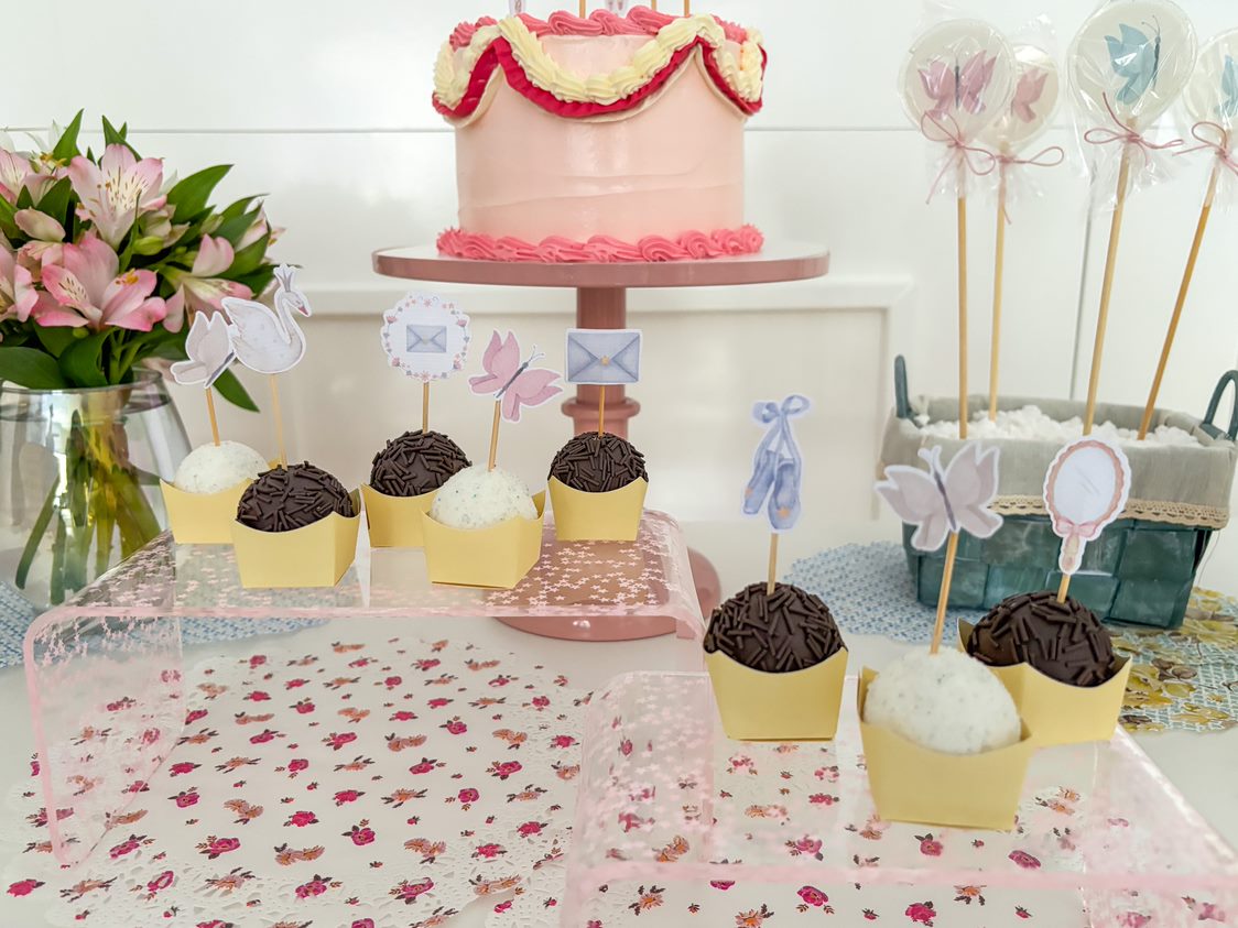 Forminhas de doces caixinha amarelo claro (24 Un.)