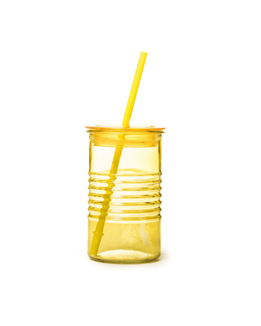 Copo de vidro com canudo amarelo