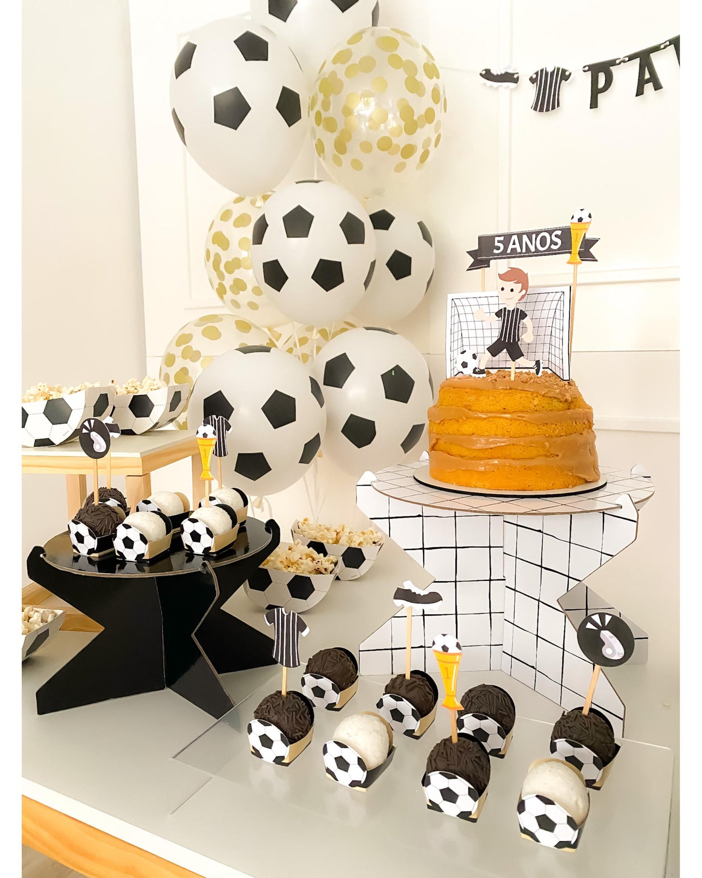 Kit Decoração Futebol Preto e Branco - Tamanho G